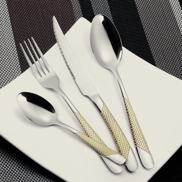 Juego de Cubiertos Dorados con Maletín